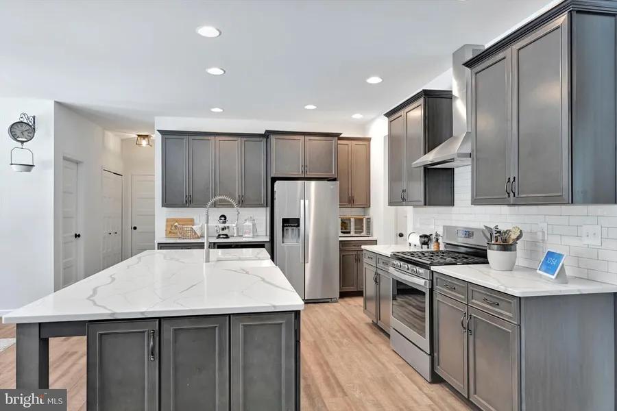 4 Bedrooms Single Family Detached 1