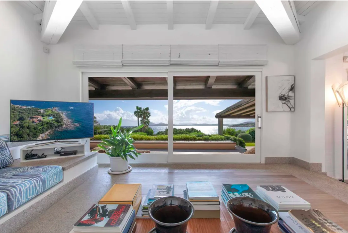 Waterfront Property - Punta Volpe