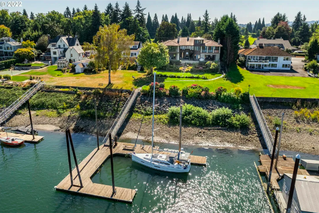 Luxury Columbia Riverfront Home With Premium Finishes