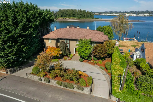 Luxury Columbia Riverfront Home With Premium Finishes