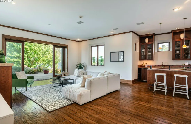 Luxury Columbia Riverfront Home With Premium Finishes