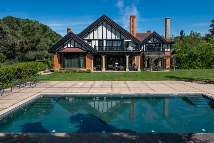 Wonderful Villa In La Moraleja, Madrid