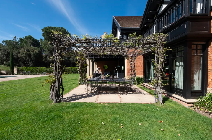 Wonderful Villa In La Moraleja, Madrid